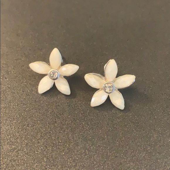 Jewelry - Pearl flower earrings